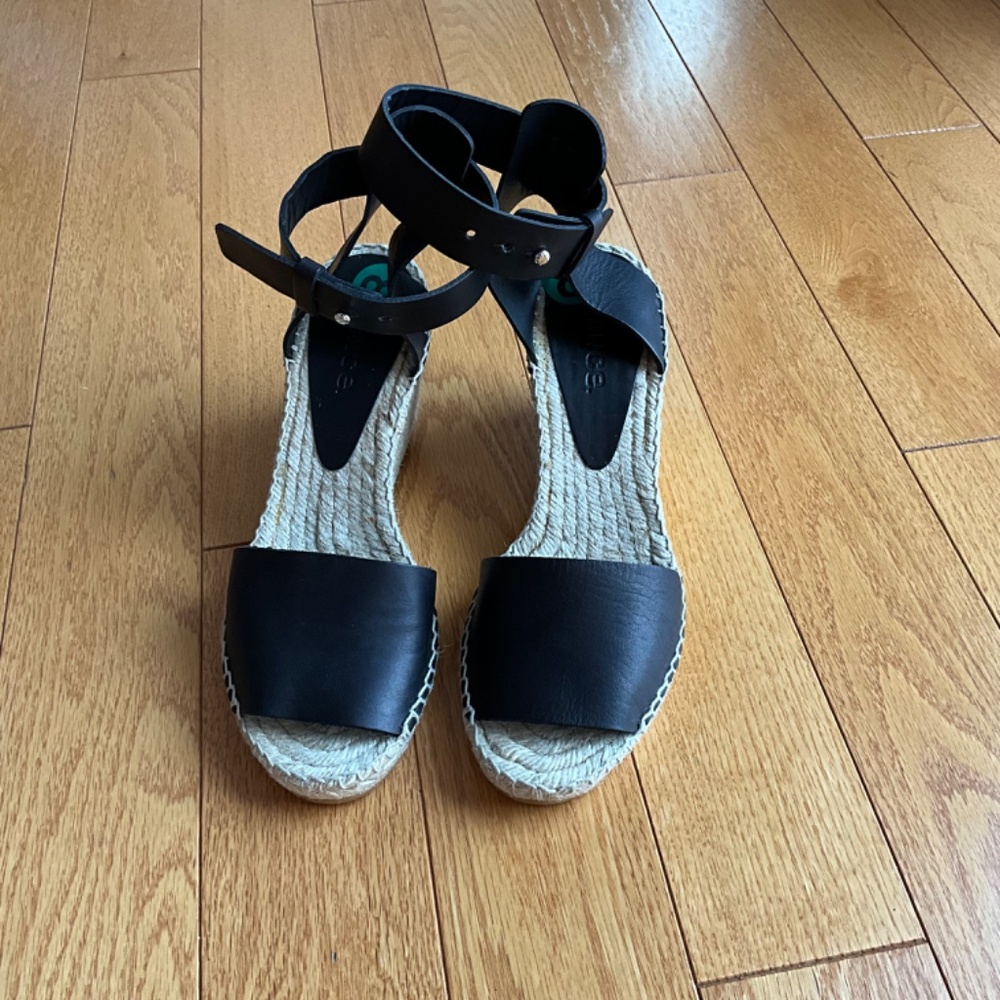 NWOT VINCE Black Leather Wedge Espadrilles Size 8 - Picture 3 of 8